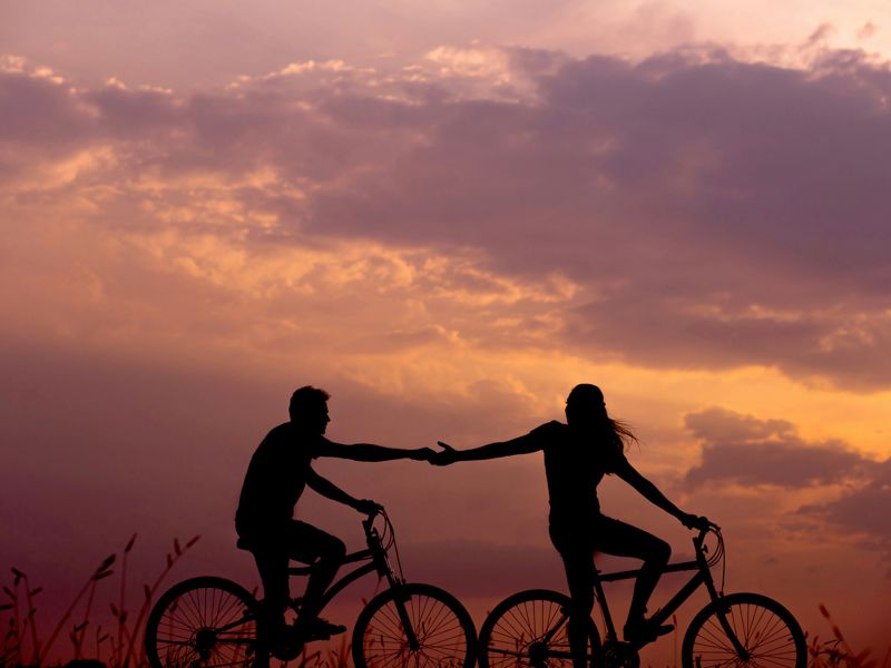 couple on bikes